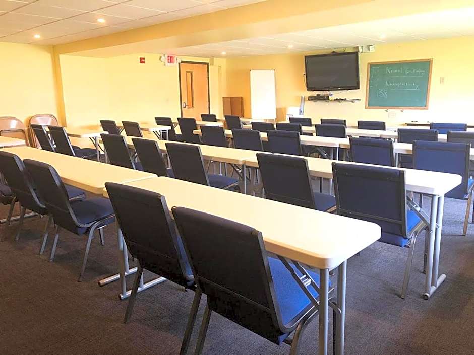 Days Inn by Wyndham Grove City Columbus South