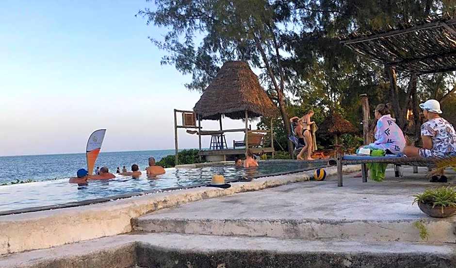 Driftwood Beach Lodge