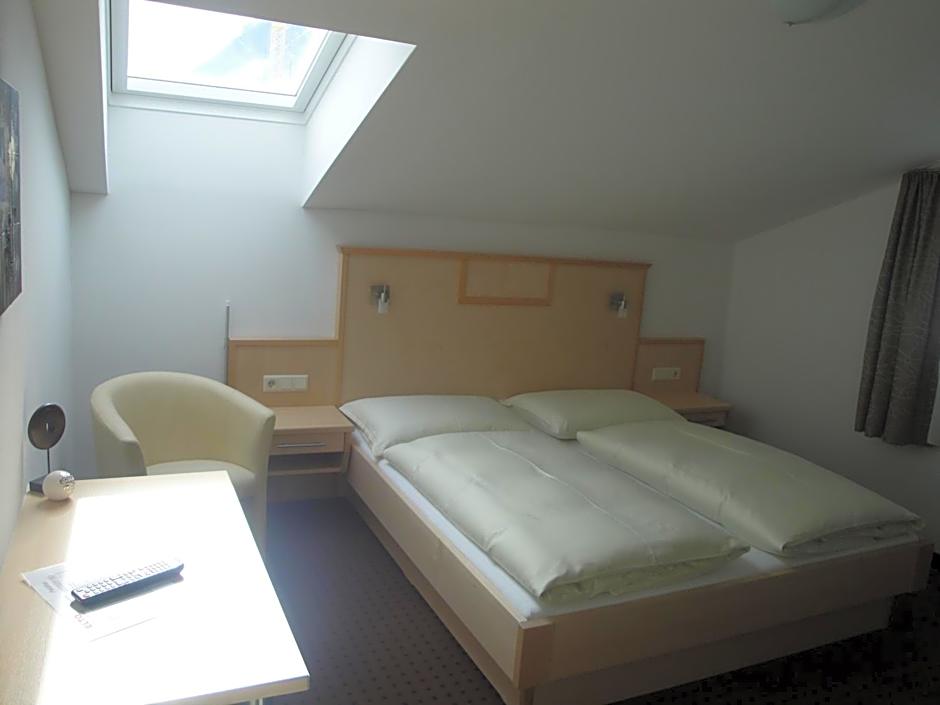 Pension Dorfplatzl – Fusch an der Grossglocknerstrasse, MN