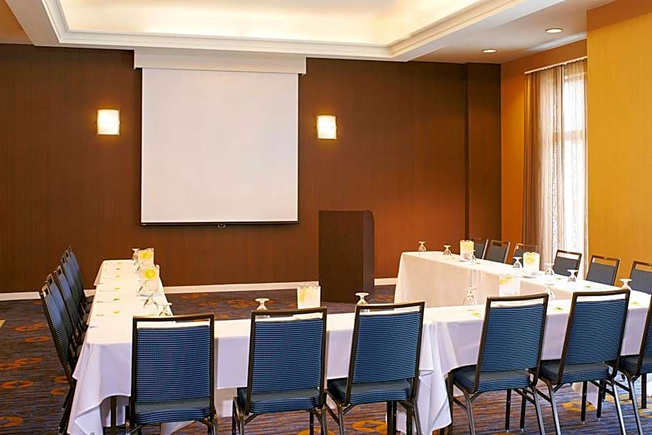 Courtyard by Marriott Kansas City Overland Park/Convention Center
