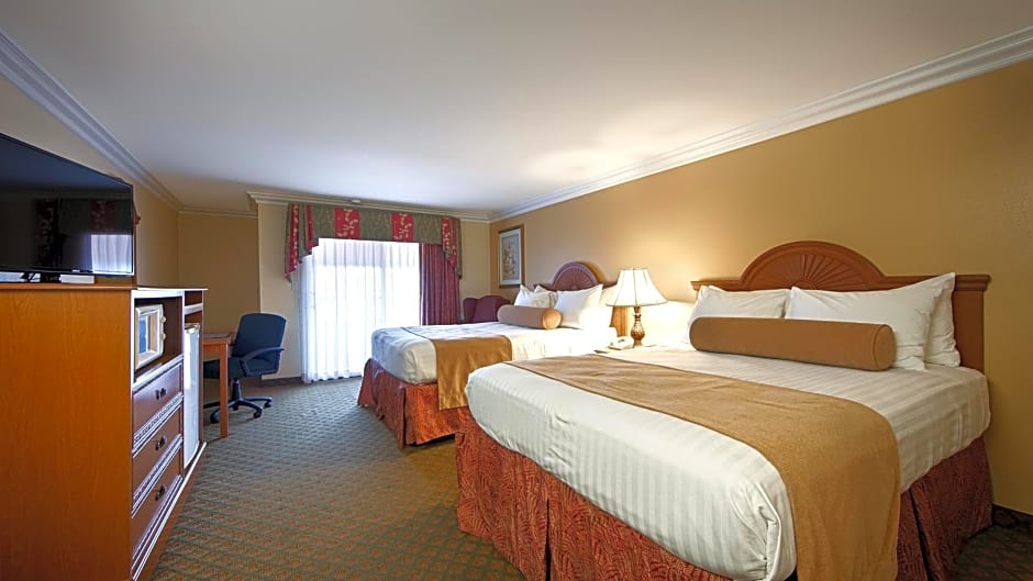 Best Western Harbour Inn & Suites Huntington - Sunset Beach