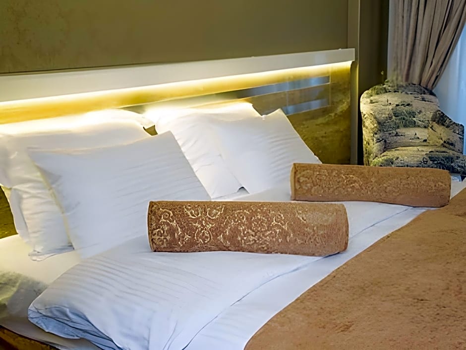 Golden Rain Hotel Old City