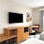 Hampton Inn & Suites Ontario