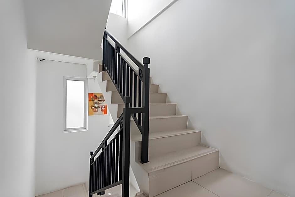 RedDoorz near Exit Toll Moh Toha