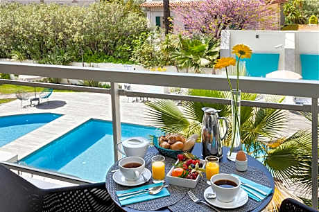 Comfort Room with Terrace and Pool View