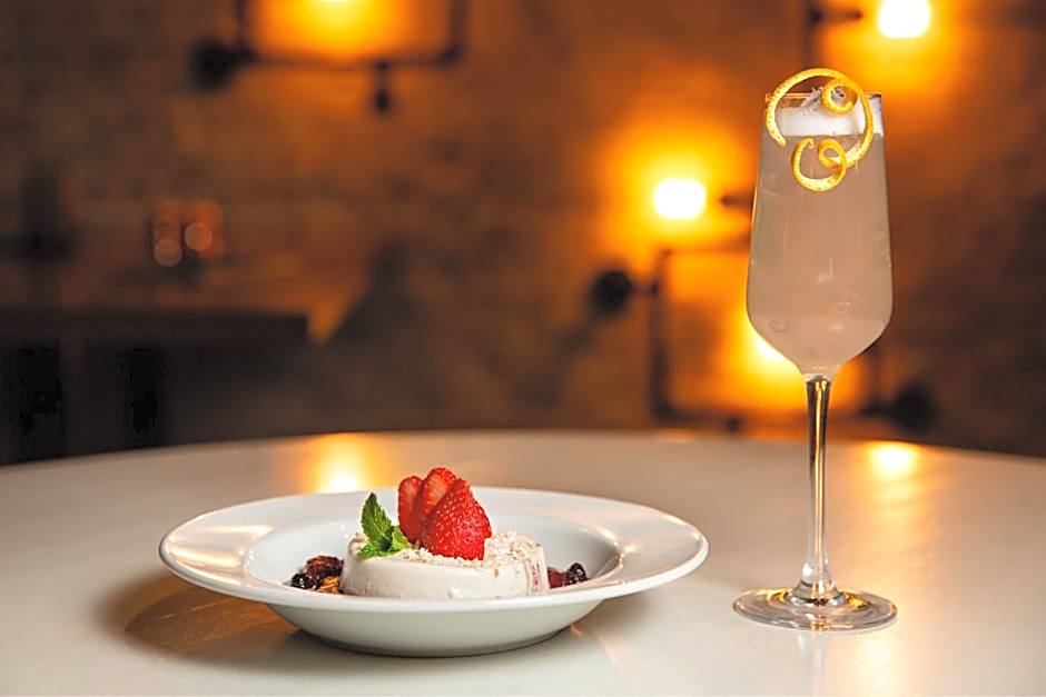 Delta Hotels by Marriott Edmonton Centre Suites