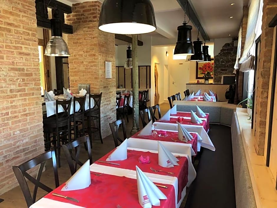ZUM BAHNHÖFLE Restaurant & Hotel - Albbruck Am Rhein