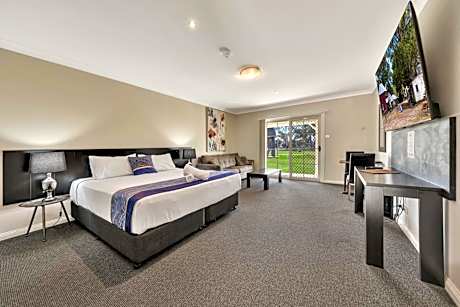 Deluxe King Disabled Access Room