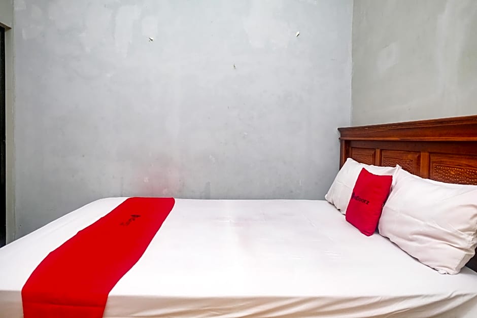 RedDoorz @ Jalan Kedawung