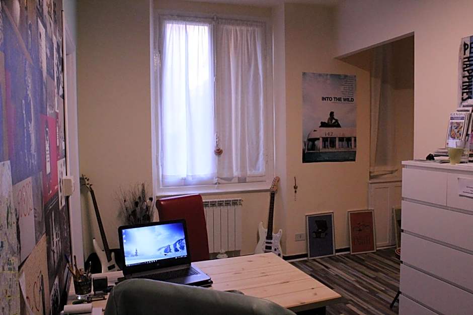 Home Genoa Hostel