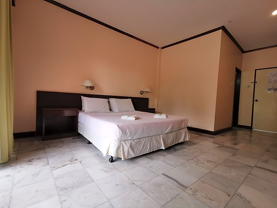 OYO 89972 Borneo Paradise Beach Hotel