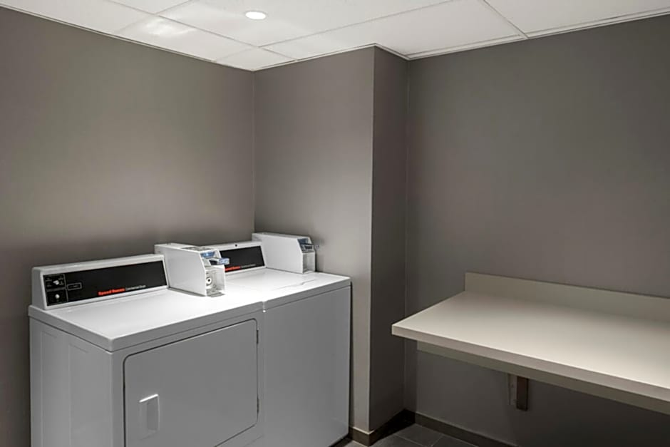 Courtyard by Marriott Chicago at Medical District/UIC