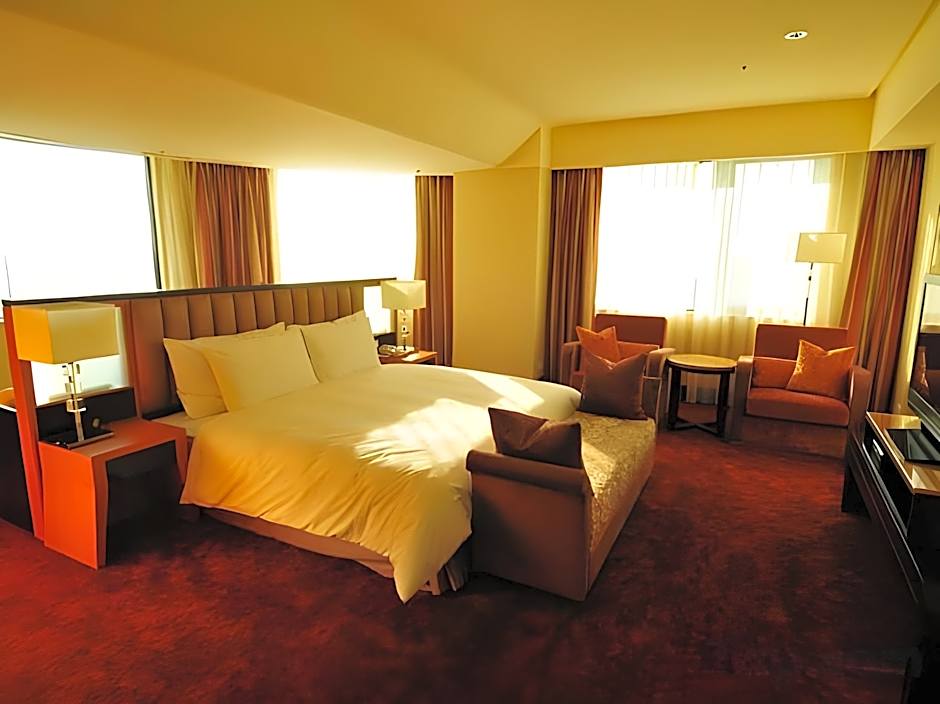 Monarch Skyline International Hotel