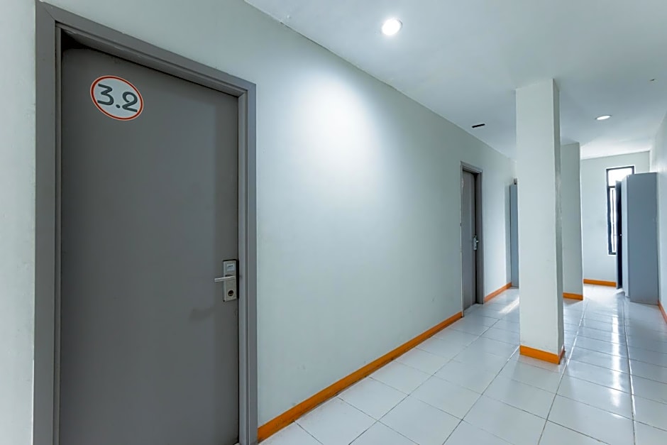 RedDoorz near Mangga Dua Mall