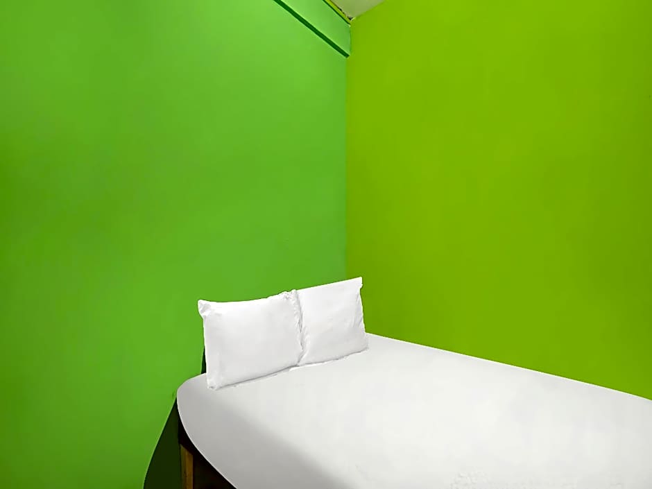 Hotel O Penginapan Pak DheNearMall Nagoya Hill