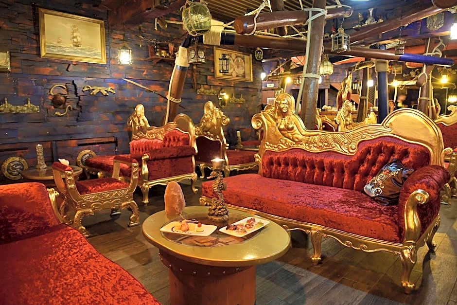 Hotel Pirates World