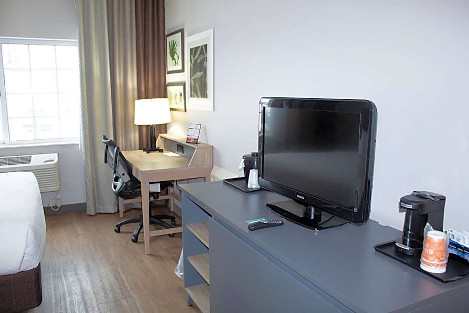 Country Inn & Suites by Radisson, Big Rapids, MI