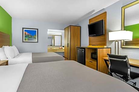 Queen Suite with Two Queen Beds and Living room - Smoking