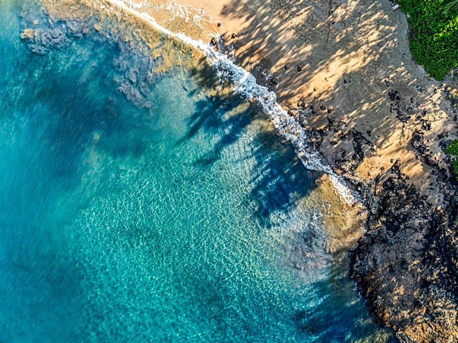 Prime Location! Walk to Beach, Shops & Dining!