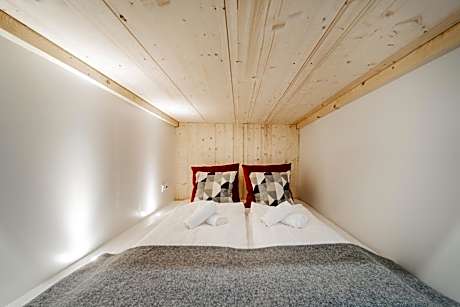 Single Room with Shared Shower and Toilet