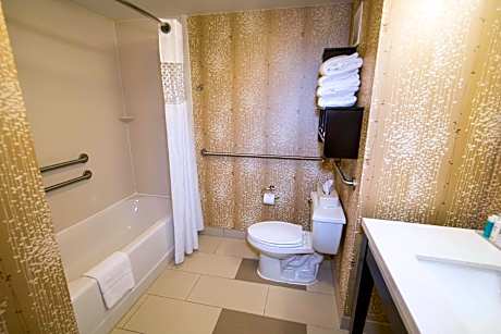 1 KING MOBILITY ACCESS W/ TUB NONSMOKING MICROWV/FRIDGE/HDTV/WORK AREA FREE WI-FI/HOT BREAKFAST