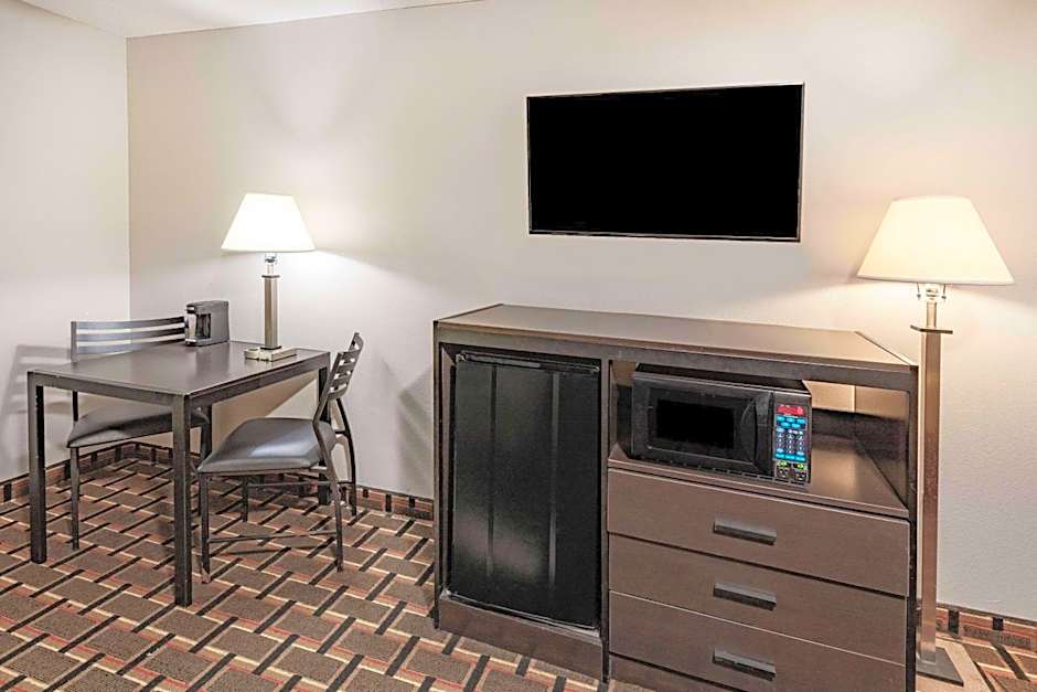Super 8 by Wyndham League City/Kemah Area