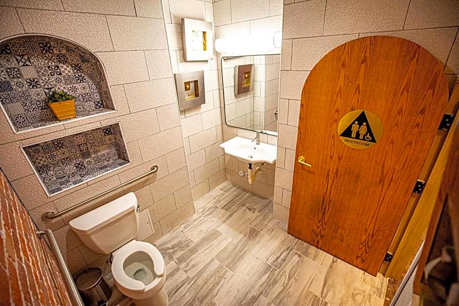 Social Stays - Santa Barbara's FIRST hostel on State Street