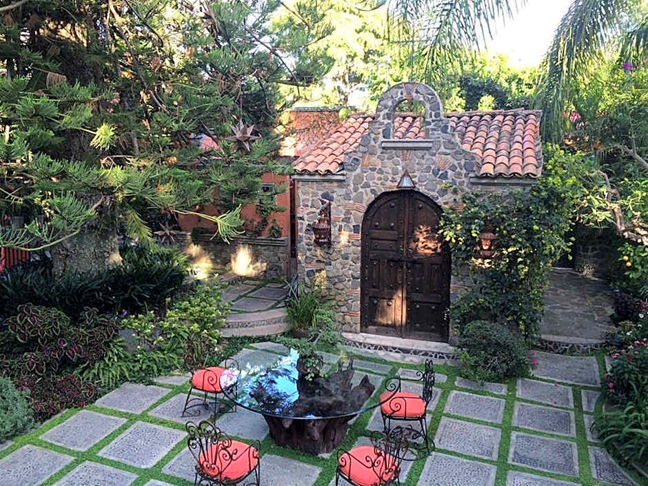 Hacienda del Lago Boutique Hotel