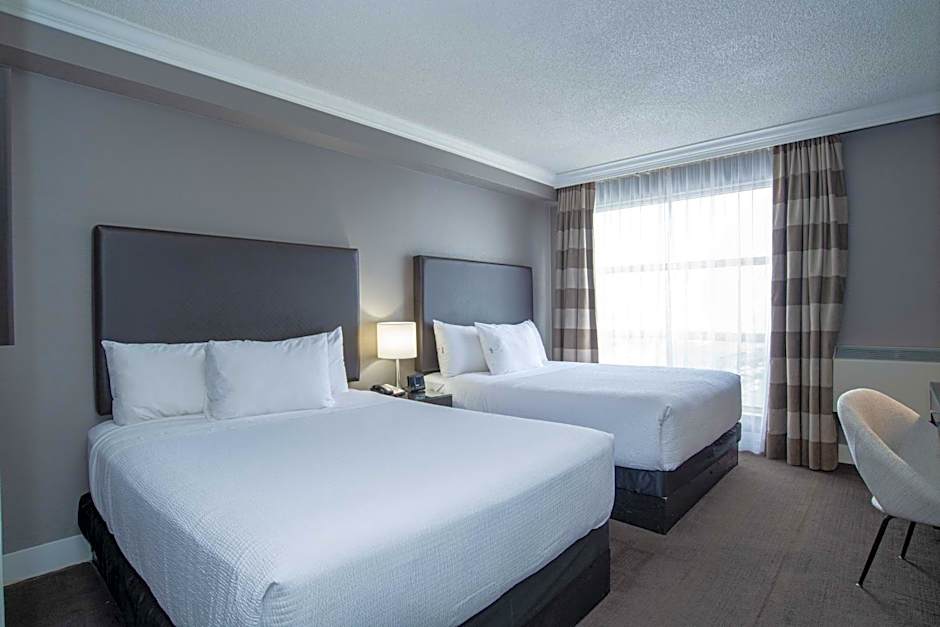 Sandman Signature Mississauga Hotel