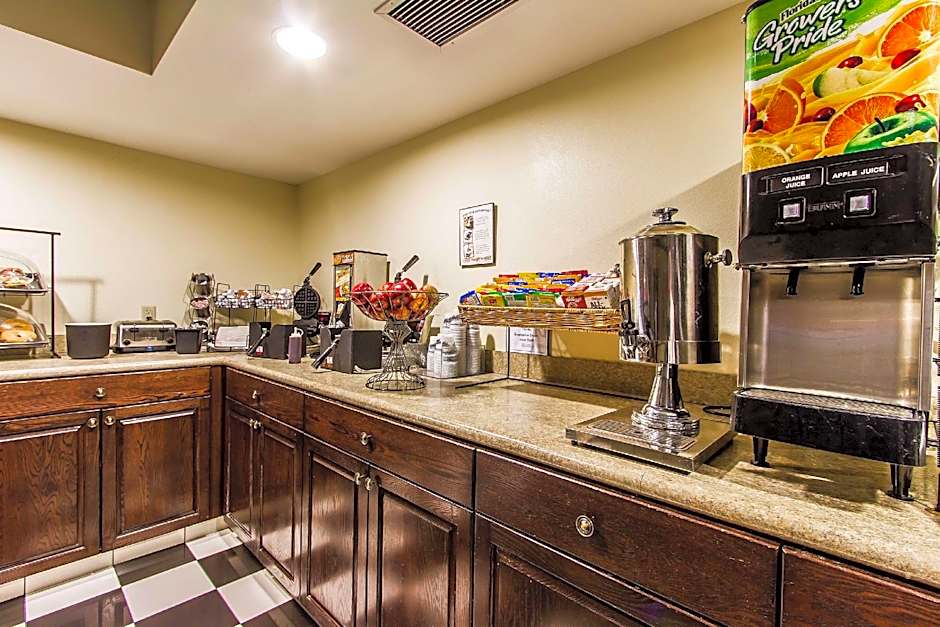 Evangeline Downs Hotel, an Ascend Collection Hotel