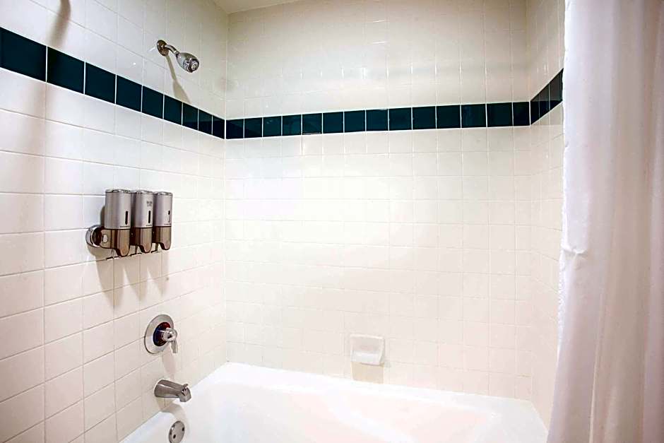 Azure Hotel & Suites Ontario, A Trademark Collection Hotel