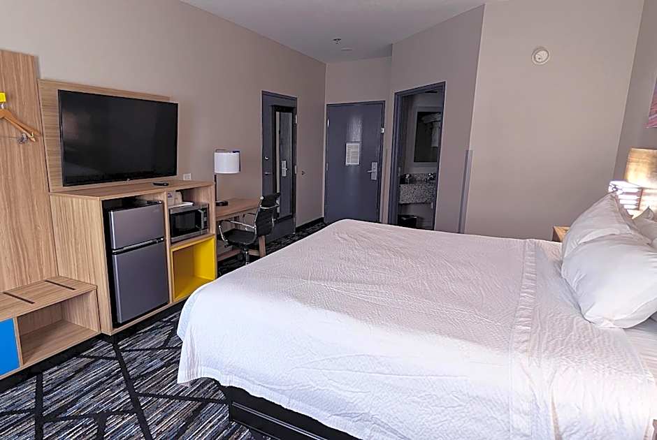 Days Inn & Suites by Wyndham Augusta Near Fort Eisenhower