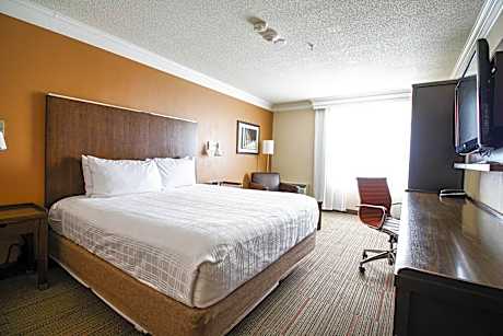 1 King Bed Deluxe Room Non-Smoking