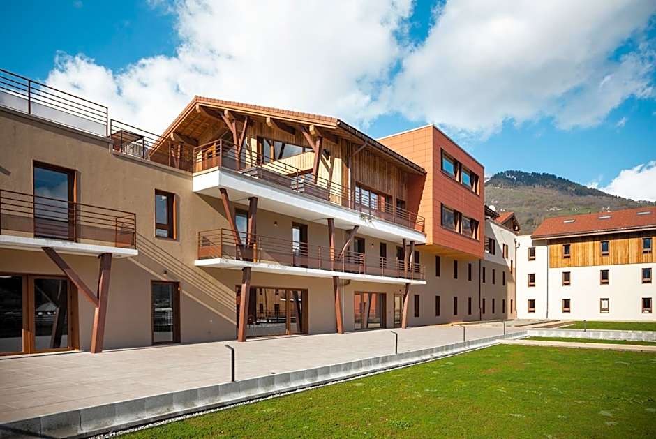 Hotel Base Camp Lodge