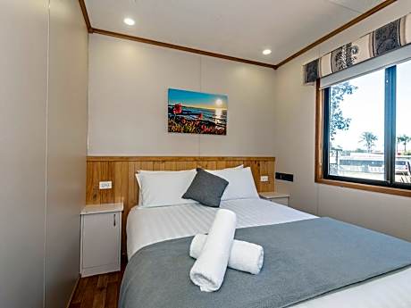 Superior Riverfront 2 Bedroom Cabin - Not Pet Friendly