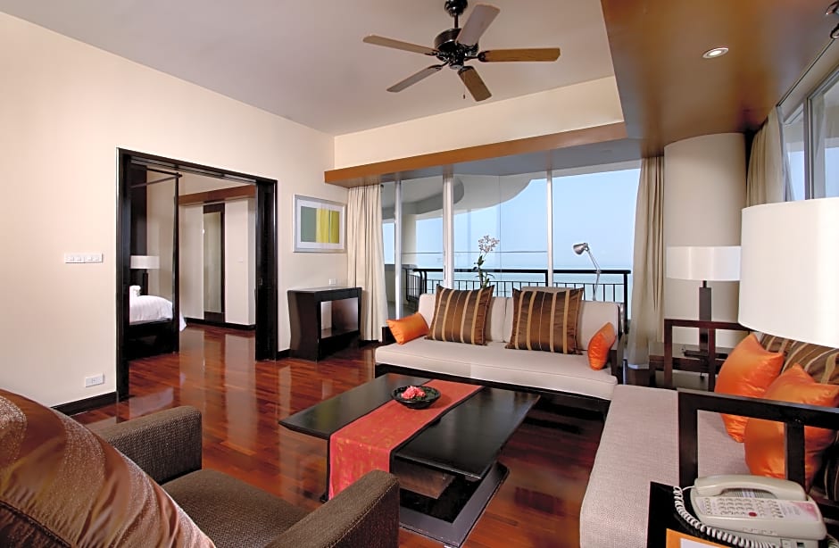 Photo 1 of 3 of Executive 1 King Bed Suite, Ocean front