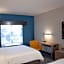 Holiday Inn Express & Suites Overland Park By IHG