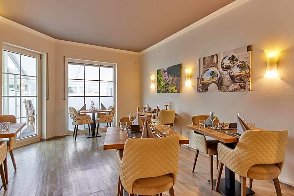 Moselhotel Weinhaus Simon `Sauna`Restaurant`ELadesäule