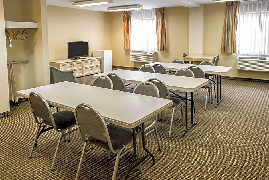 Econo Lodge Inn & Suites Monroe