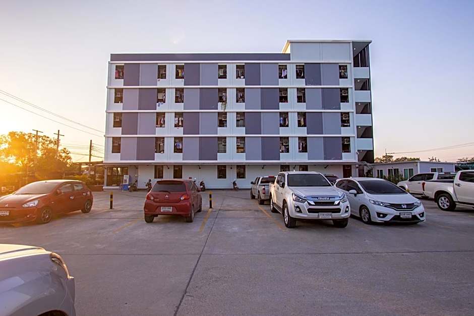 Salinsiri at ladkrabang