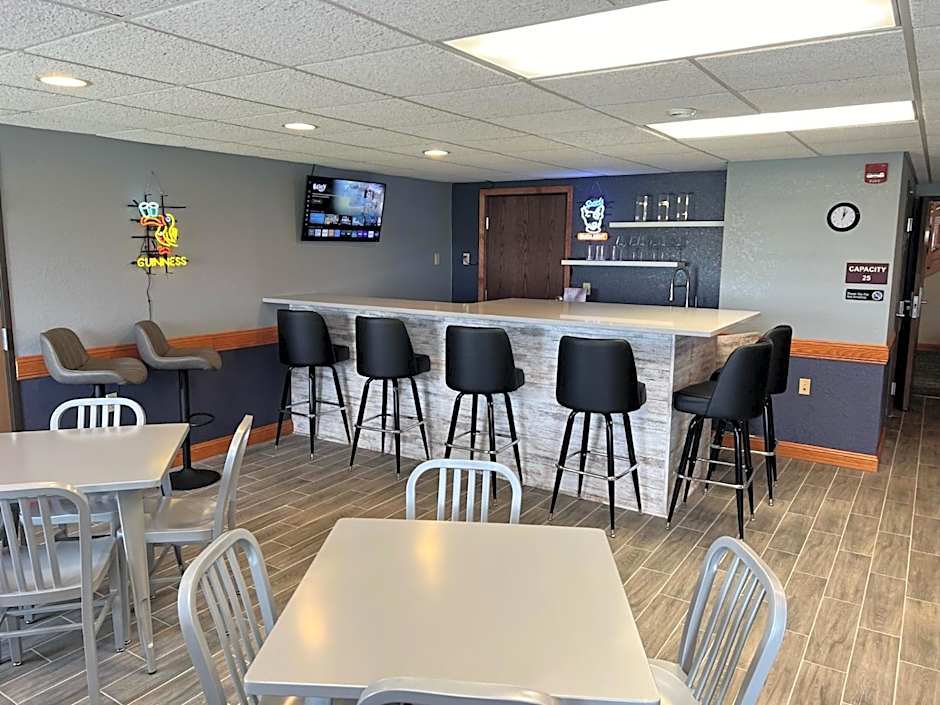 AmericInn by Wyndham Manitowoc