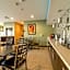 Moulton Inn & Suites By OYO