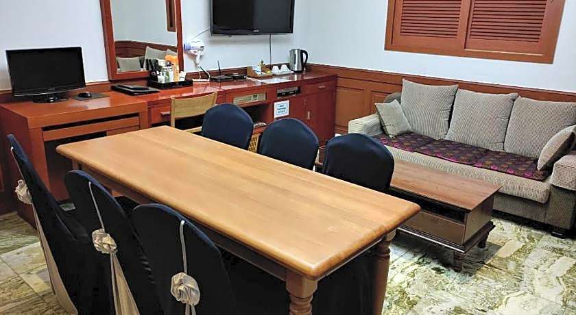 Metro Pol Tourist Hotel