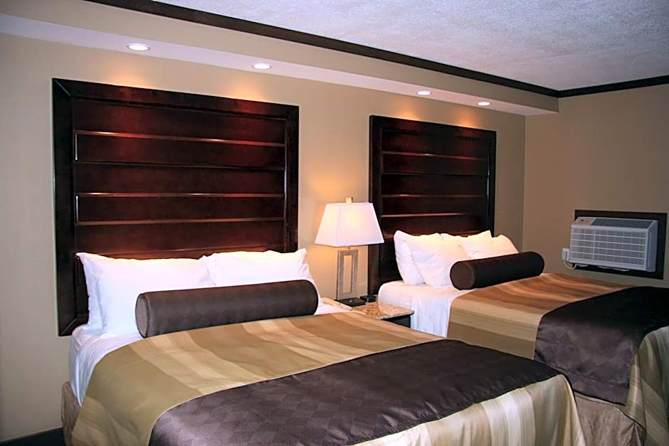 Photo 1 of 10 of Deluxe 2 Queen Beds Suite, Nonsmoking