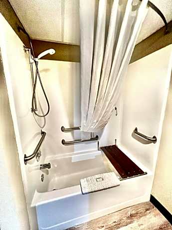 Queen Room - Mobility Access/Non-Smoking