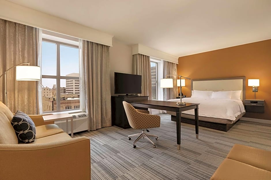 Hampton Inn By Hilton and Suites Roanoke-Downtown, VA