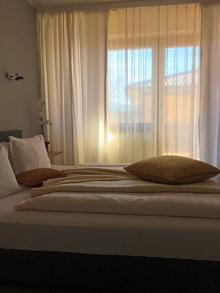 Dietrichsteinerhof Apartments & Rooms