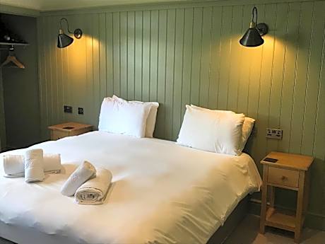 Double or Twin Room (Dog-Friendly)