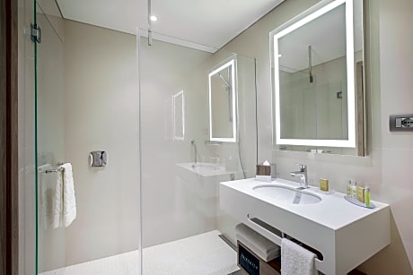 King Deluxe Family Room With Balcony