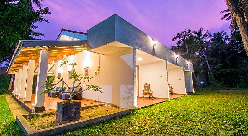 Oreeka Hotels (Katunayake Airport Hotel)